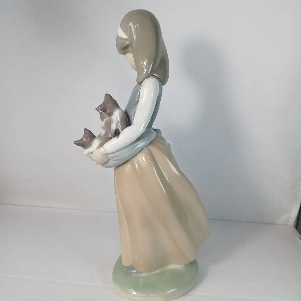 Retired Lladro Following Her Cats #1309 Hand Made In Spain Porcelain Figurine